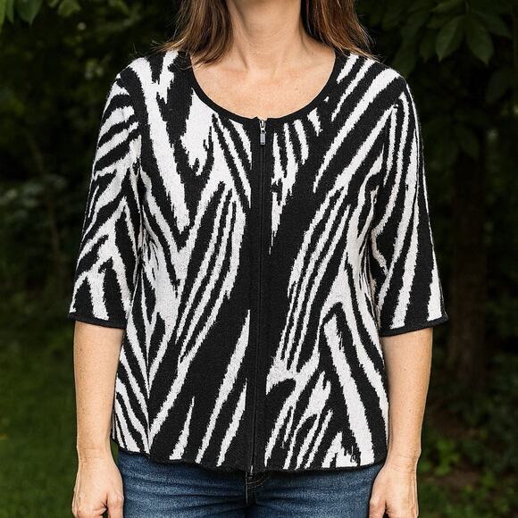 Chico's Size 3 (XL) Black & White Zip-Up Zebra Print Cardigan Sweater Cropped - Picture 1 of 7